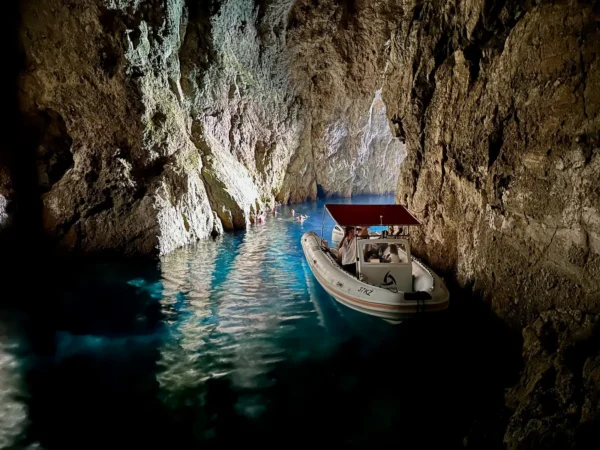Alternatura Komiza Travel Agency - Blue cave tour