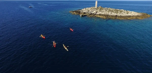 Alternatura Komiza, Travel Agency - Sea kayaking