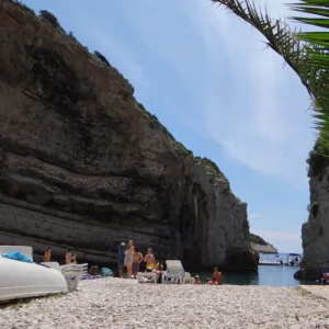 Alternatura Komiza, Travel Agency - Stiniva