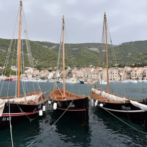 Alternatura Komiza Travel Agency - Private tours